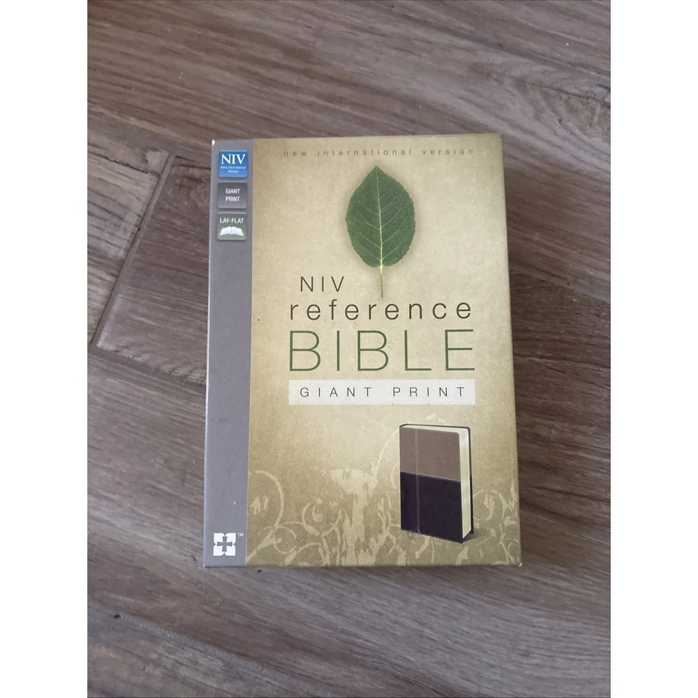 NIV Giant Print Reference Bible 14pt Tan Leathersoft- In Excellent Condition